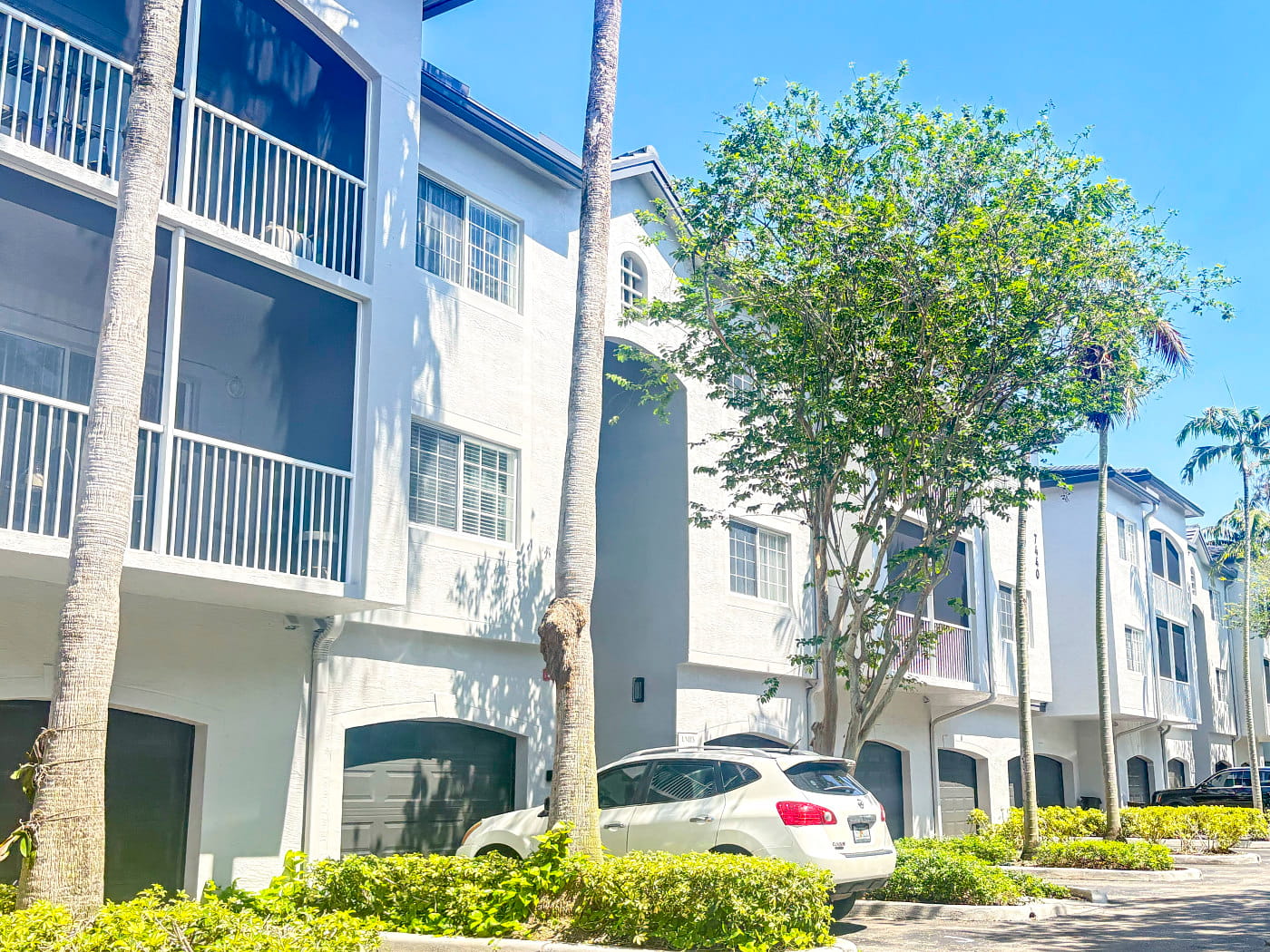 Polo Glen Condo